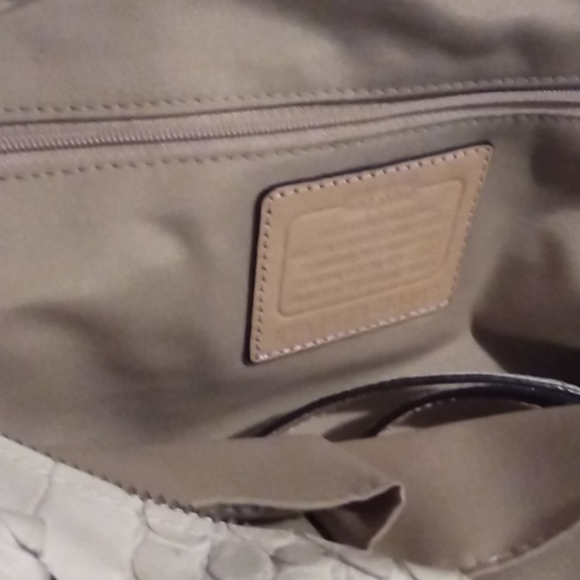 COPY - Coach Croc Embossed Bleeker - Picture 11 of 12